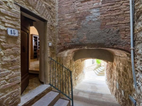 Part of a large house in the center of Monte Castelli Pisano